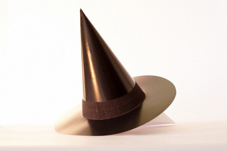 Čarodějnický papírový klobouk