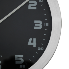 Elegantní kovové hodiny černé